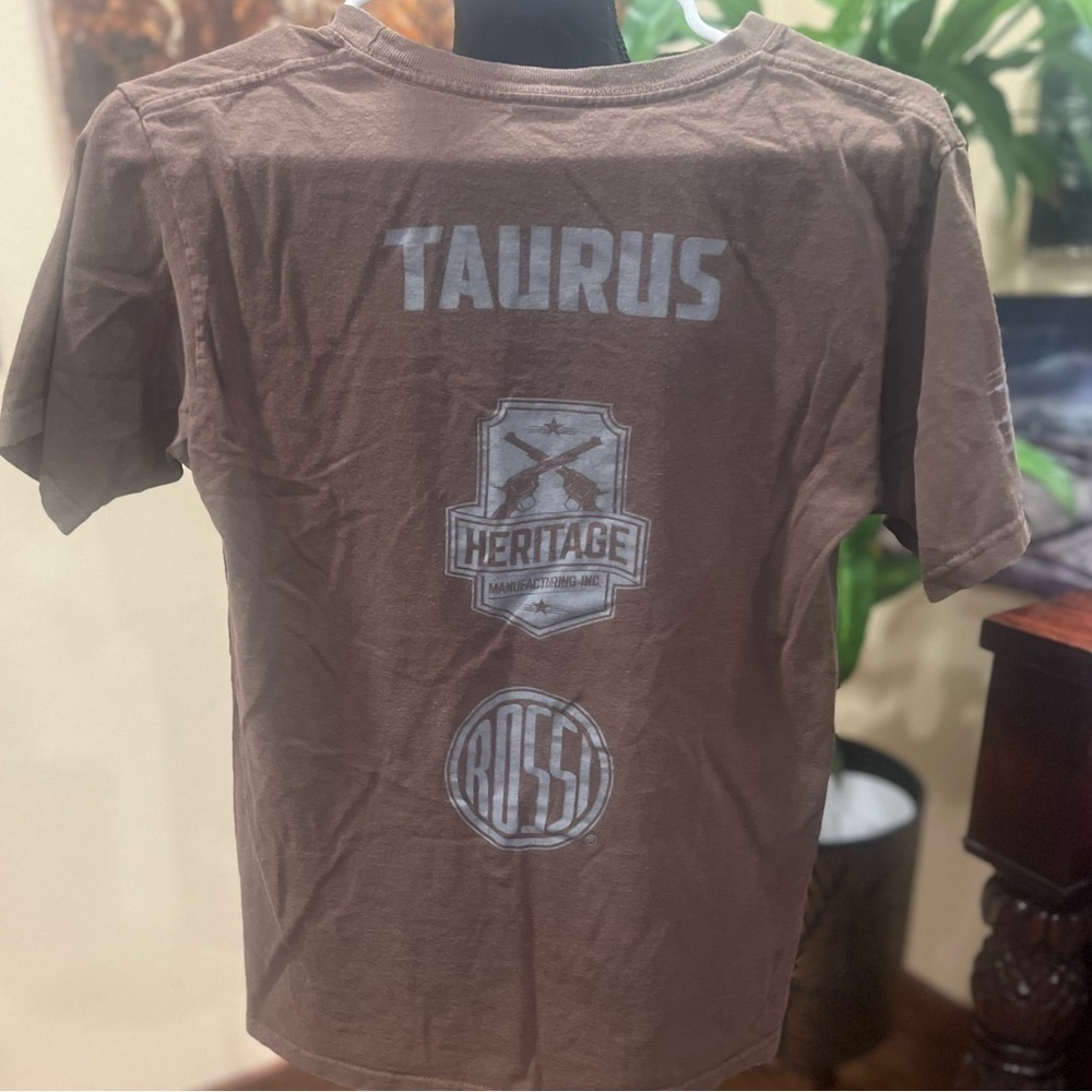 Vintage Taurus t-shirt size small - Picture 4 of 6
